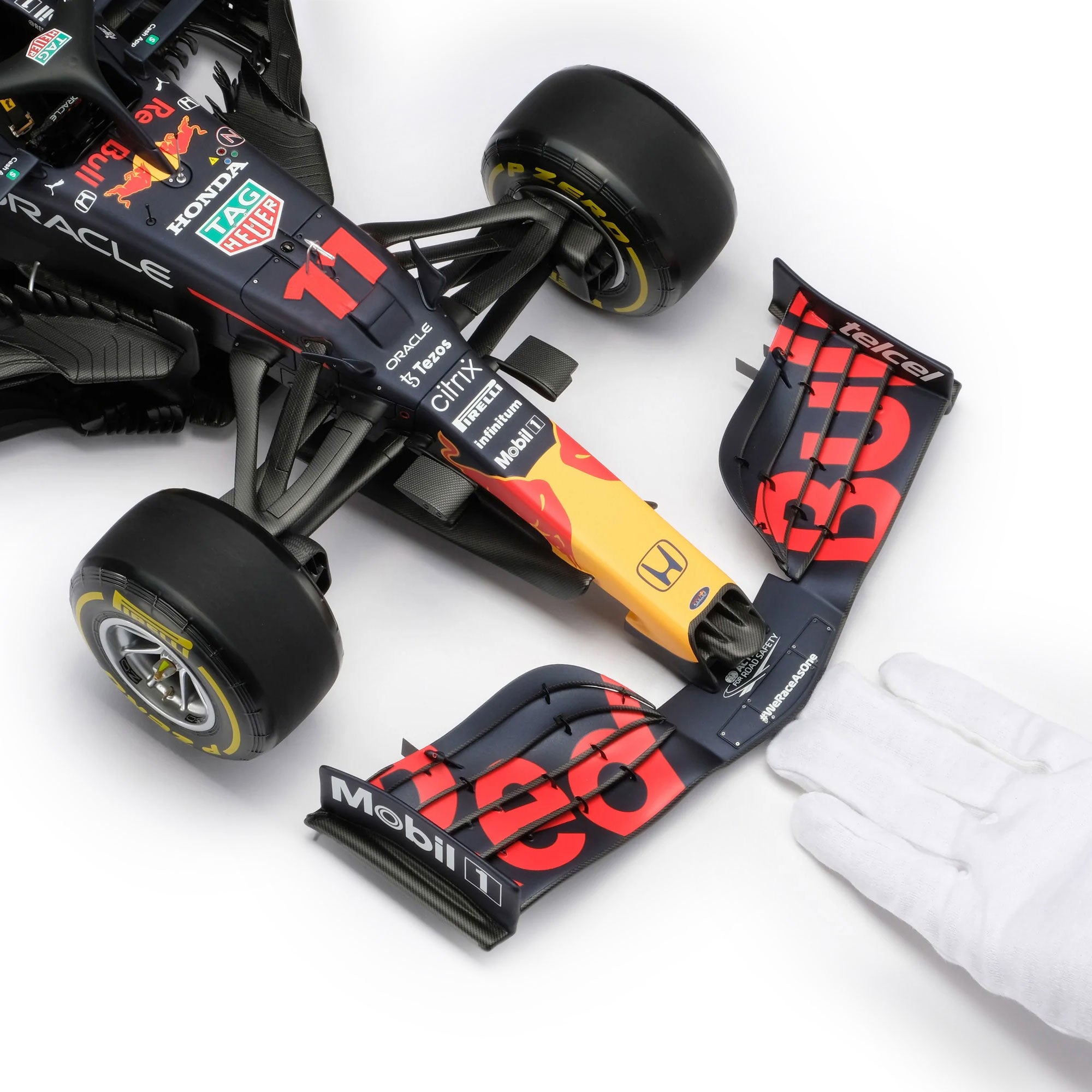 Sergio Pérez 2021 Oracle Red Bull Racing RB16B 1:18 Scale Model – Abu Dhabi GP