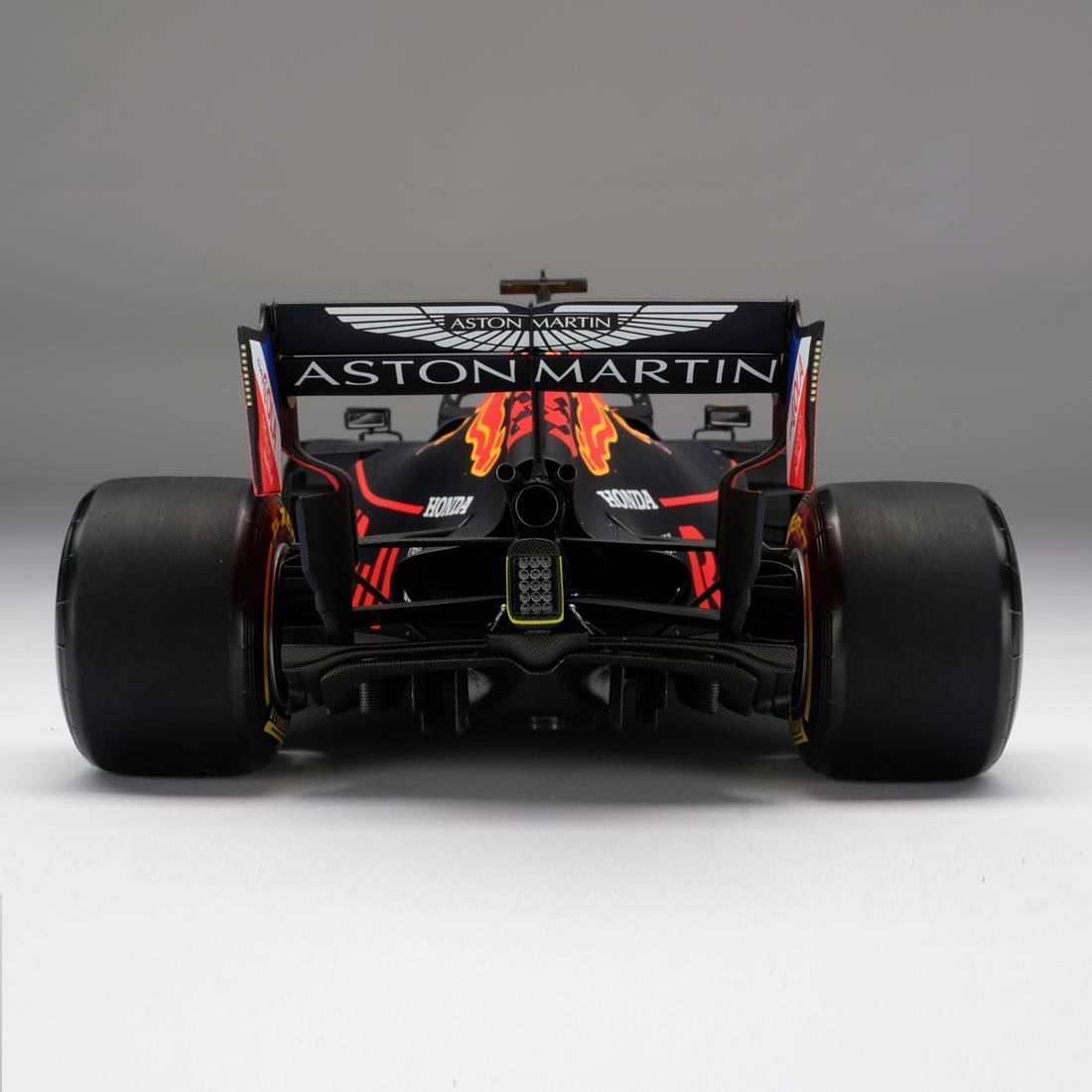 Max Verstappen 2019 Red Bull Racing RB15 1:8 Scale Model F1® Car - Amalgam Collection