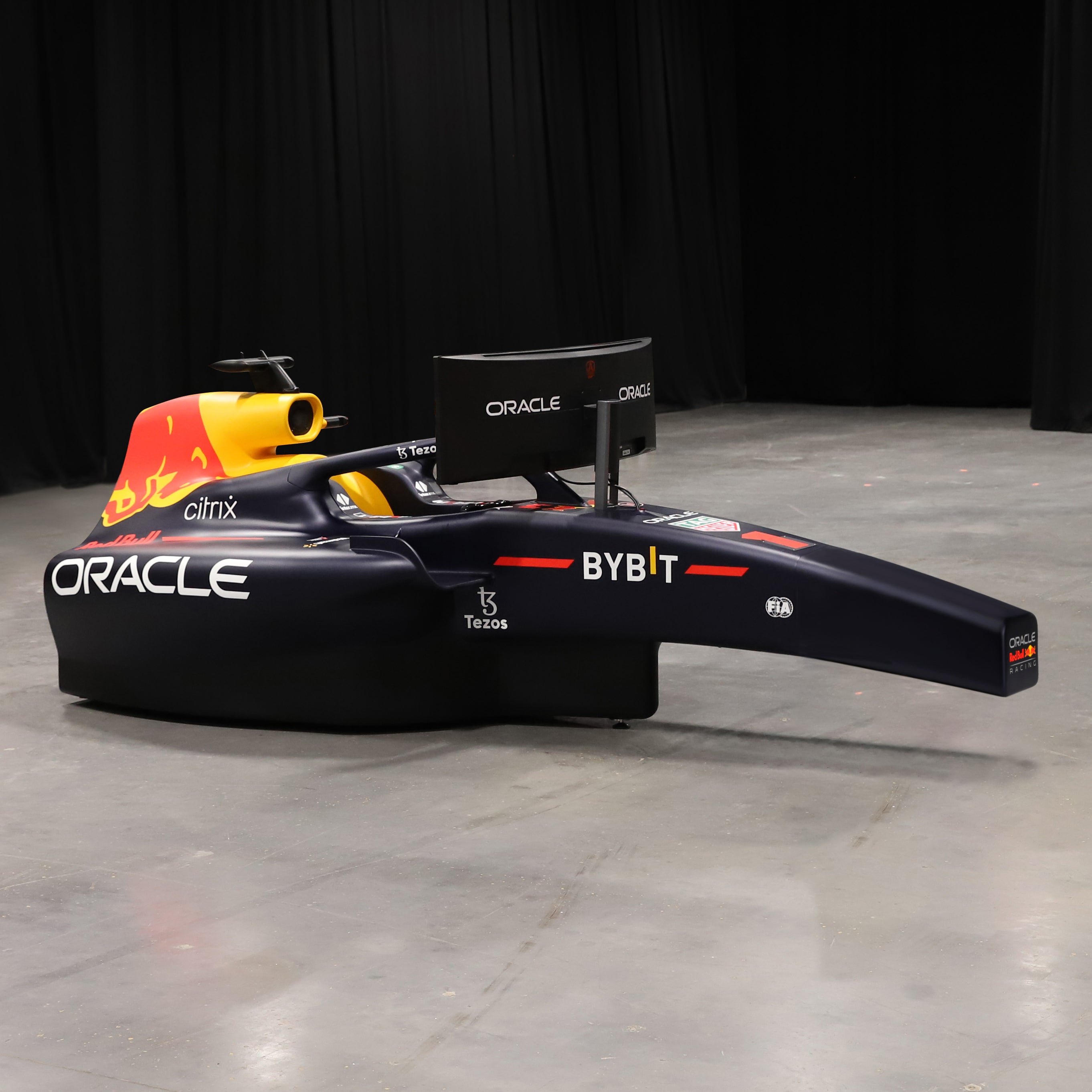 Official 2022 Oracle Red Bull Racing RB18 Show Car Simulator – Race Edition