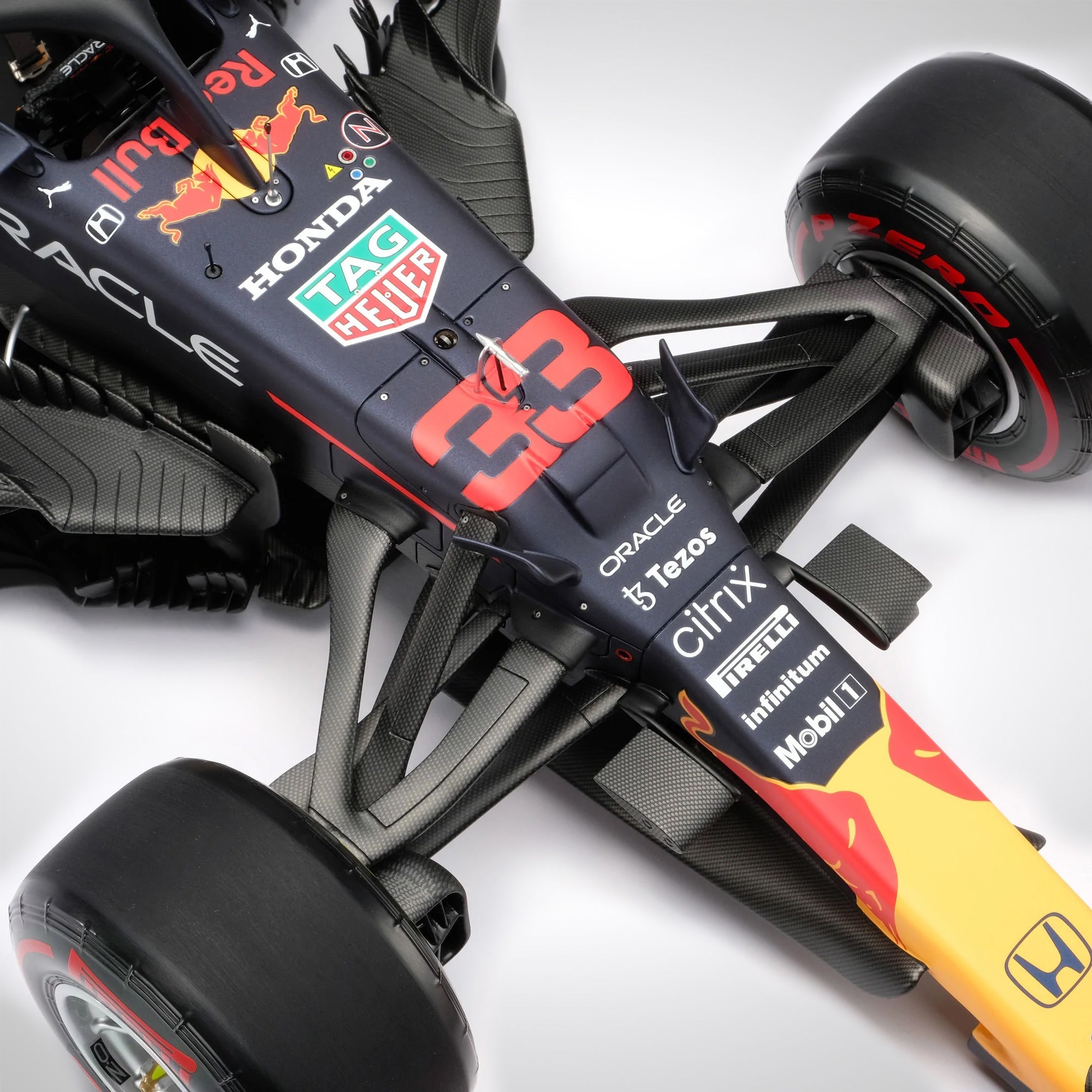 Max Verstappen 2021 Oracle Red Bull Racing RB16B 1:8 Scale Model – Abu Dhabi GP