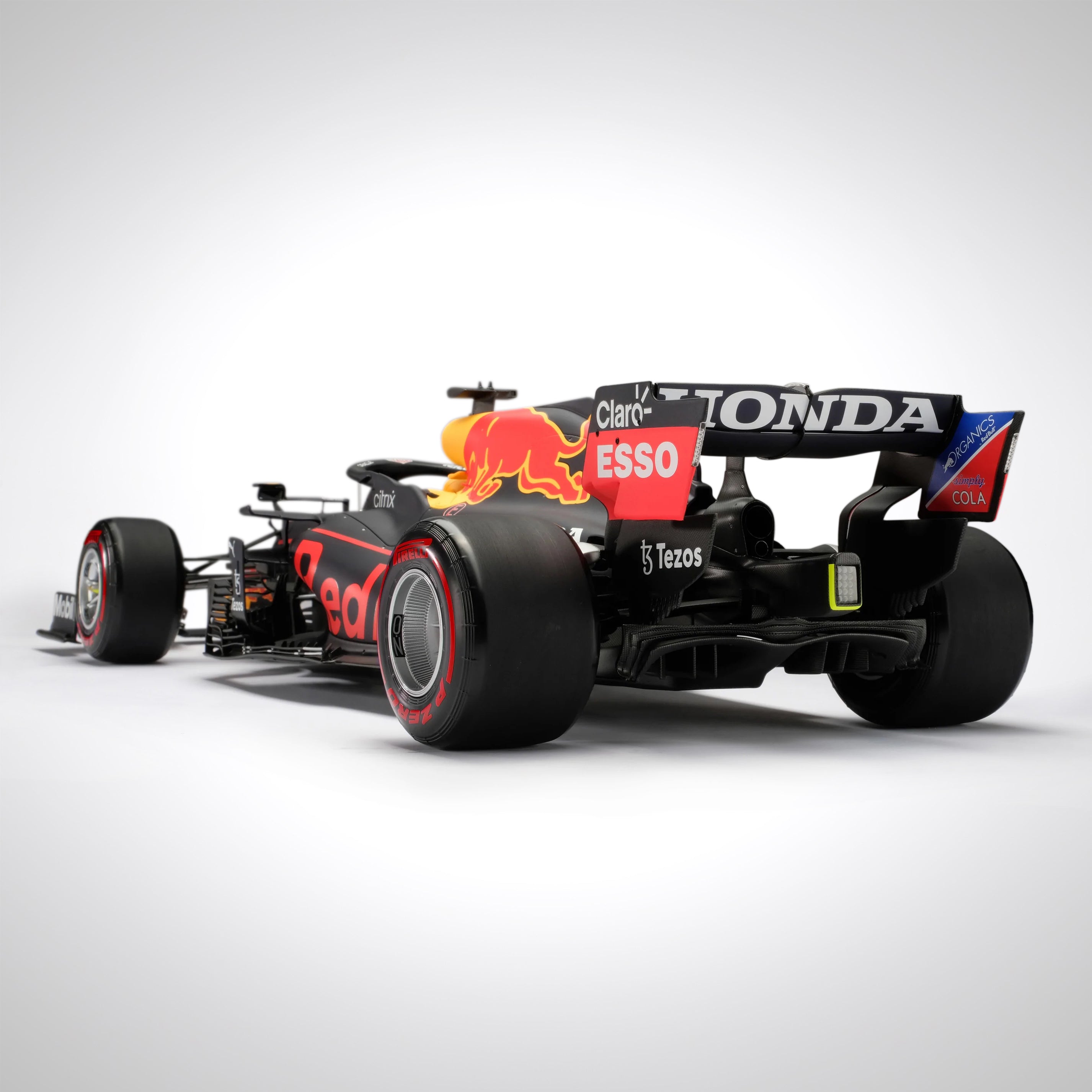 Max Verstappen 2021 Oracle Red Bull Racing RB16B 1:8 Scale Model – Abu Dhabi GP